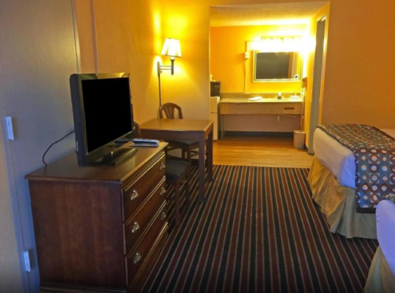Americas Best Value Inn Pottstown Exterior photo